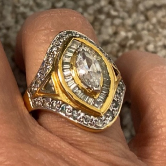 vintage gold plated ladies rhinestone cluster cocktail ring -size 9.5 - Picture 9 of 11